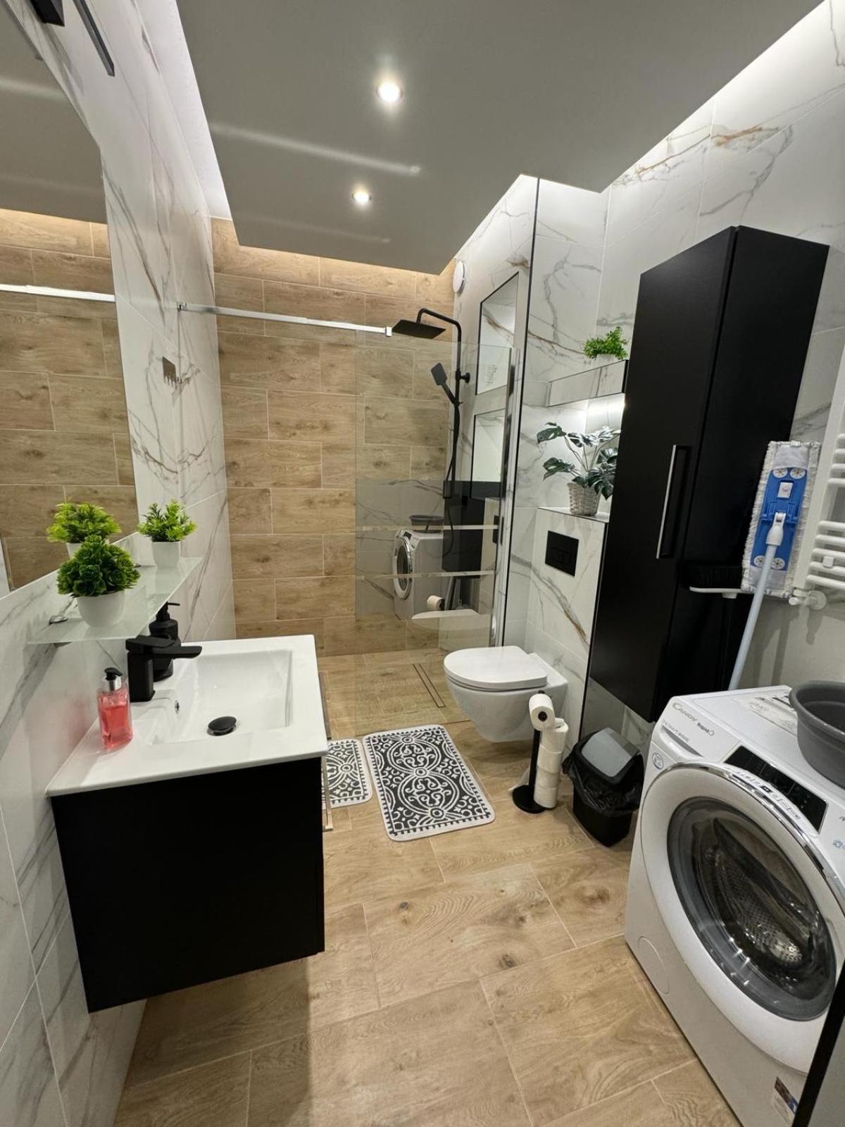 Kotlina Klodzka - Na Wylacznosc Na Letniej , 63 M , 2 Sypialnie , Salon Z Aneksem Kuchennym , Balkon , Podziemny Garaz Free Apartment *